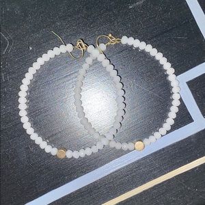 Super cute white beaded earrings!!